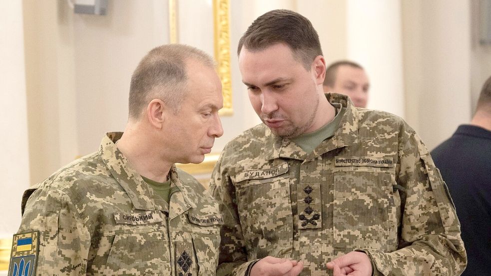 Olexander Syrskyj (l), Oberbefehlshaber der ukrainischen Streitkräfte, und Kyrylo Budanow, Chef des ukrainischen Militärgeheimdienstes HUR. Foto: AP/dpa