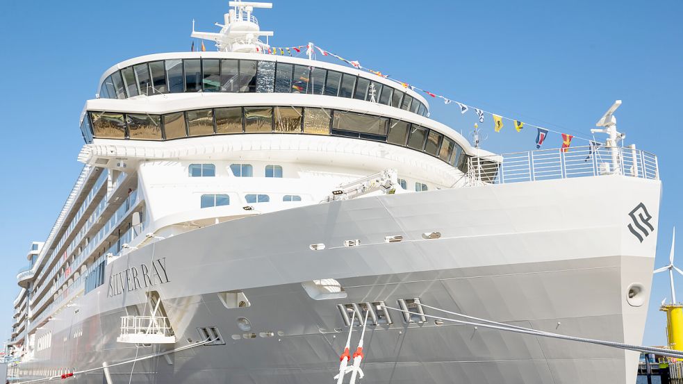 Die „Silver Ray“ wurde am Dienstag im niederländischen Eemshaven von der Meyer-Werft an die Reederei übergeben. FOTO: Hecker/Meyer-Werft