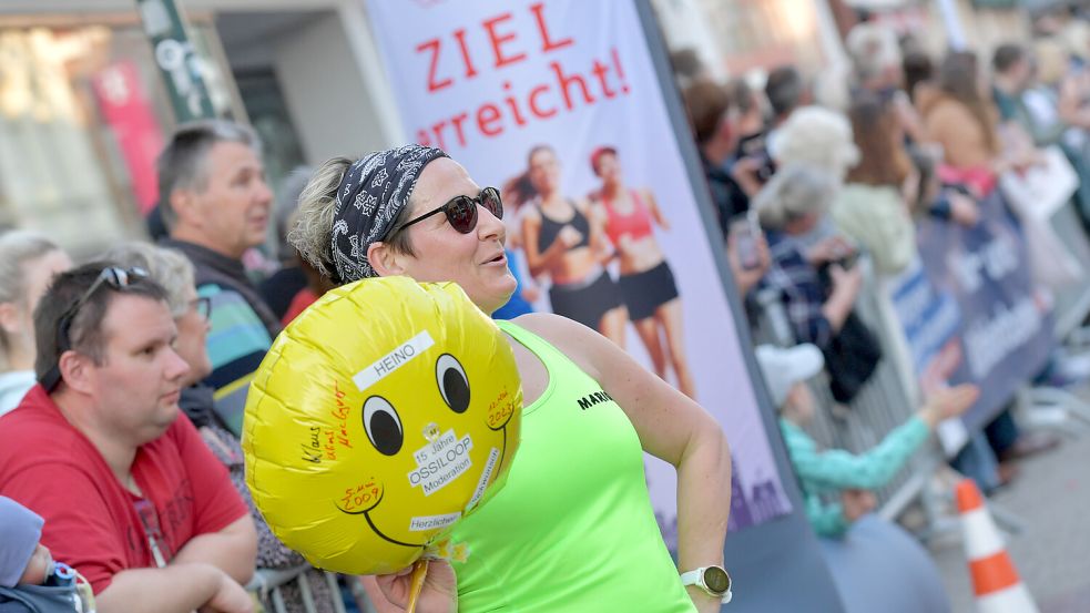 Im Vorjahr haben zahlreiche Zuschauer die Ossiloper in Leer in Empfang genommen. Foto: Ortgies