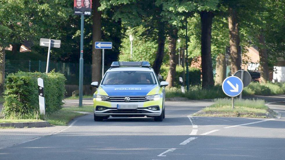 Dieser Streifenwagen war an diesem Morgen in Burlage auf der Landesstraße unterwegs. Foto: Ammermann