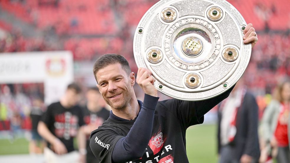 Bayer 04 Leverkusen: „In Der Geschichte Verewigt“: Werkself Mit ...