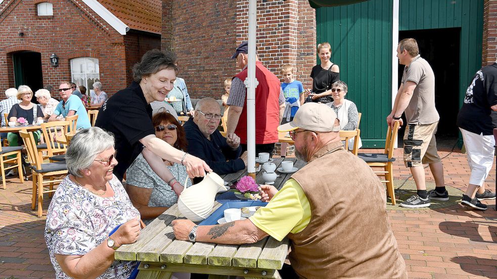 Gute Stimmung herrschte auch an der Mühle in Holtland. Foto: Stromann