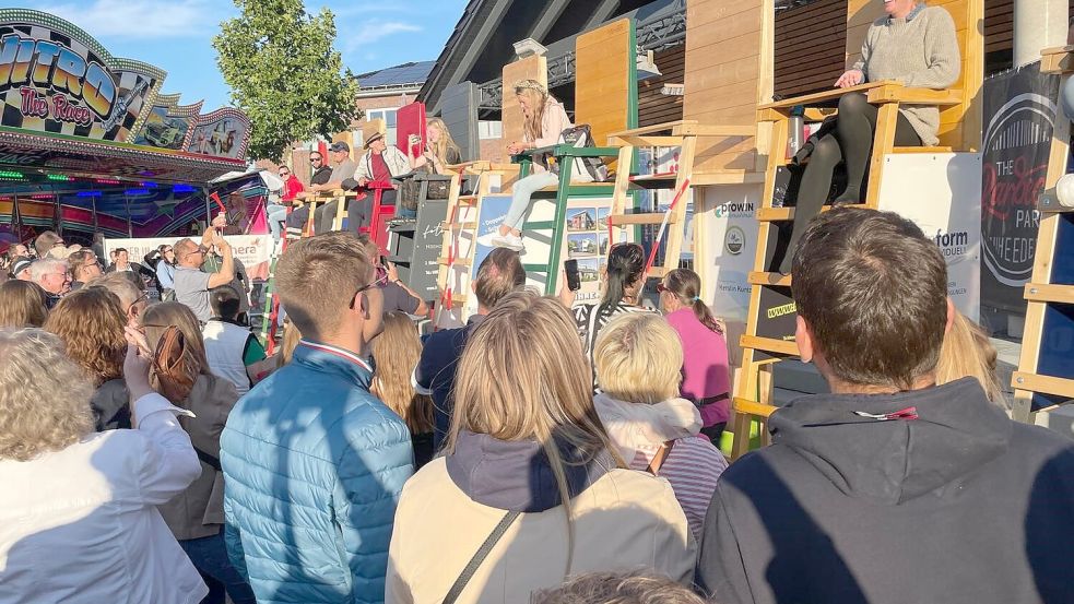 Das Pfahlsitzen als Rahmenprogramm beim Fehntjer Herbstmarkt 2023 kam gut an. Nun steht noch nicht fest, wann es eine Neuauflage geben wird. Foto: Hellmers (Archiv)