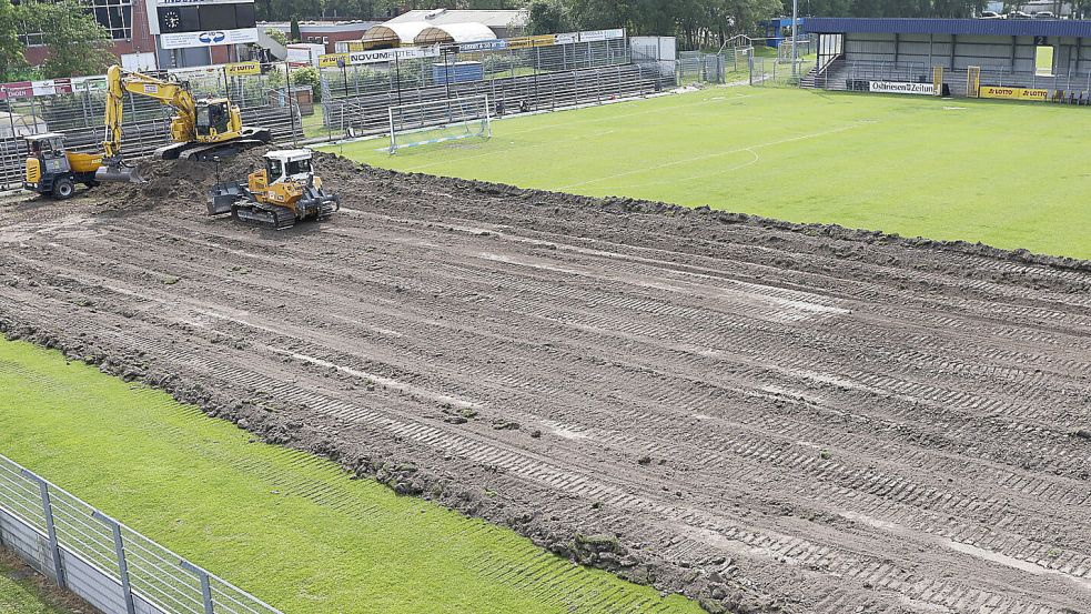 Am Dienstag rollten die Bagger an. Foto: Doden/Emden