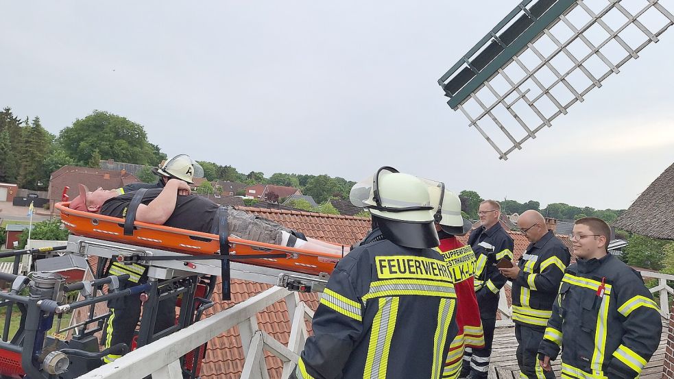 Die Feuerwehr probte den Einsatz auf der Hahnentanger Mühle. Foto: Plaisier