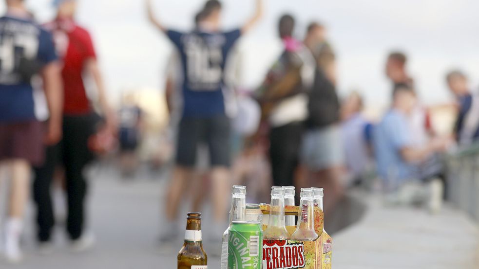 Das Bier am Mallorcas Strandpromenade wird illegal. Foto: dpa/Clara Margais