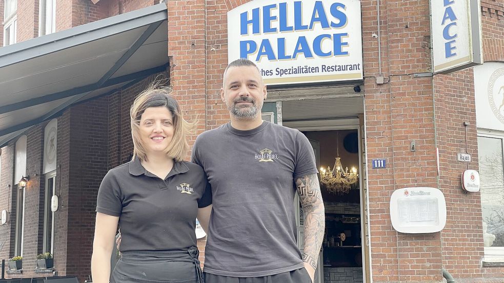 Litsa Adamou und Babis Gkogkos führen seit 20 Jahren das Restaurant Hellas Palace in Rhauderfehn. Fotos: Hellmers
