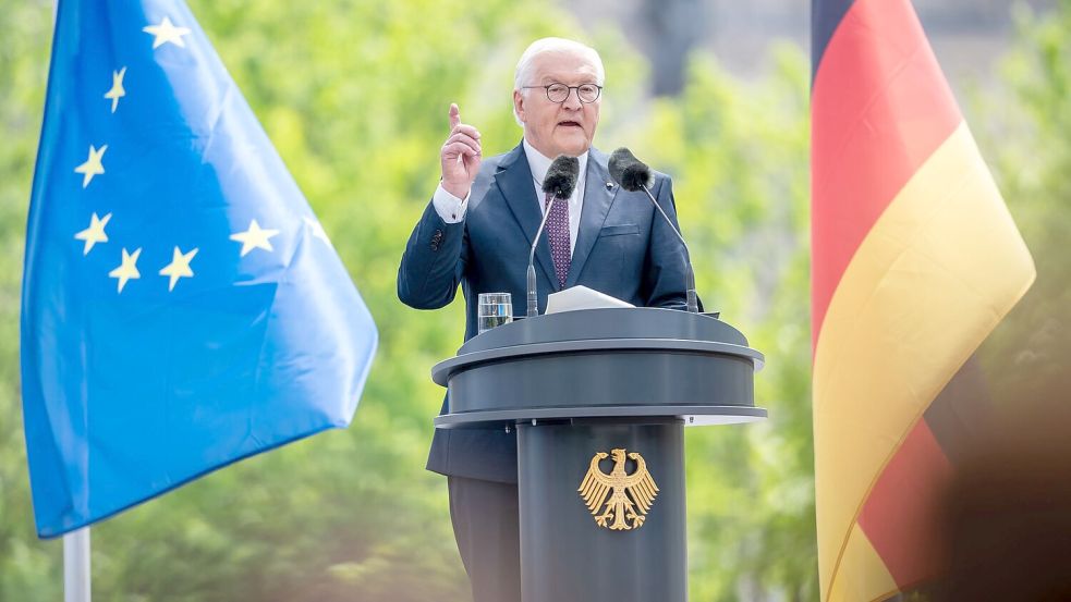 Bundespräsident Frank-Walter Steinmeier während seiner Rede beim Staatsakt zu „75 Jahre Grundgesetz“. Foto: Michael Kappeler/dpa