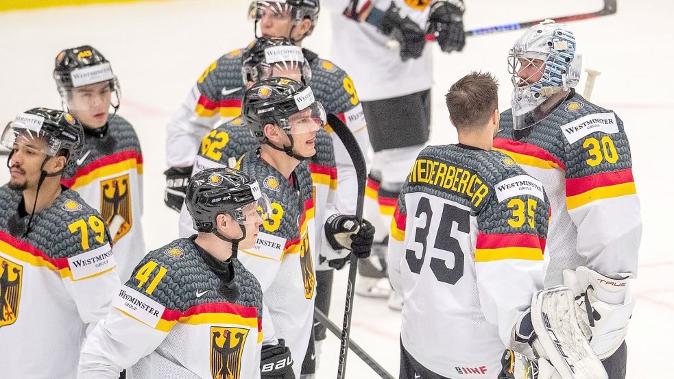 Die deutschen Eishockey-Spieler wollen den Kopf nicht hängen lassen und es nächstes Jahr wieder versuchen. Foto: Pryèek Vladimír/CTK/dpa
