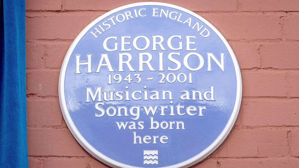 Die blaue Gedenktafel erinnert an George Harrison. Foto: James Speakman Media Assignments/PA Wire/dpa