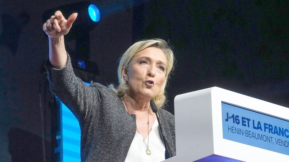 Ist sich mit der italienischen Ministerpräsidentin Giorgia Meloni in in den wesentlichen Fragen einig: Marine Le Pen. Foto: Michel Euler/AP/dpa