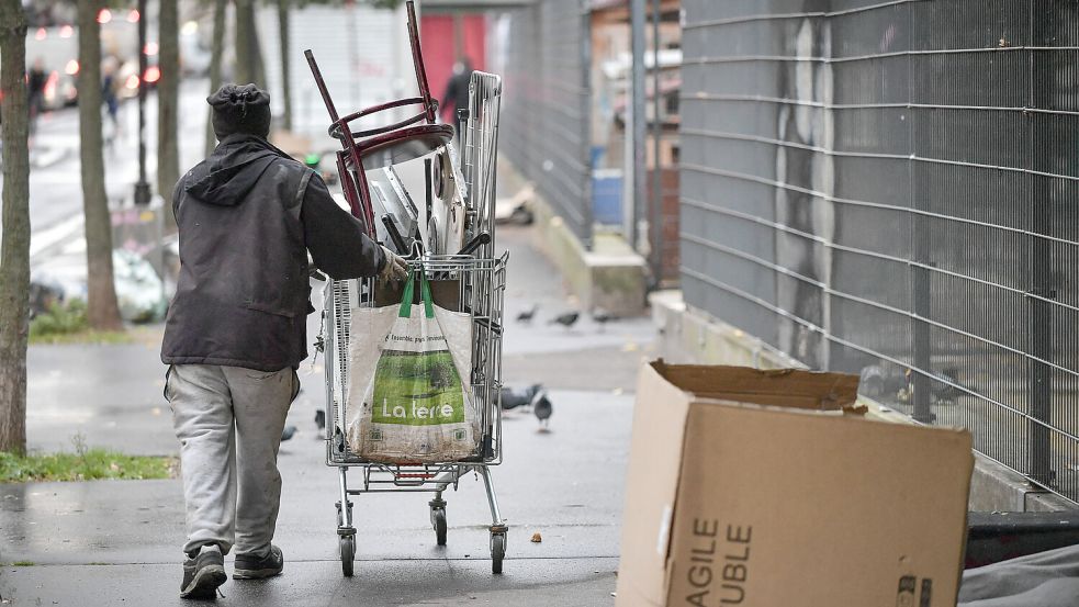 In Paris laufen die Vorbereitungen für die Olympischen Spiele, dabei soll das Stadtbild ein möglichst positives sein. Obdachlose auf den Straßen sind da nicht erwünscht. Foto: IMAGO/Abdullah Firas