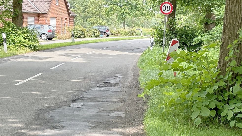 Risse und Schlaglöcher: Wegen Schäden - Tempo 30 auf der Landesstraße ...