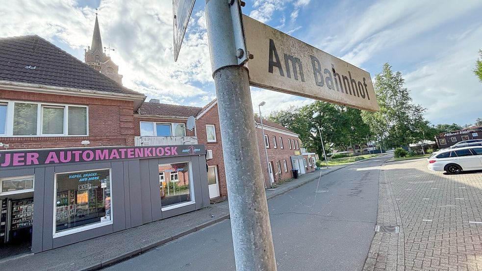 Im Bereich der Straße Am Bahnhof zwischen Busbahnhof und Automatenkiosk hat es in den vergangenen Tagen zwei größere Polizeieinsätze gegeben. Foto: Janßen