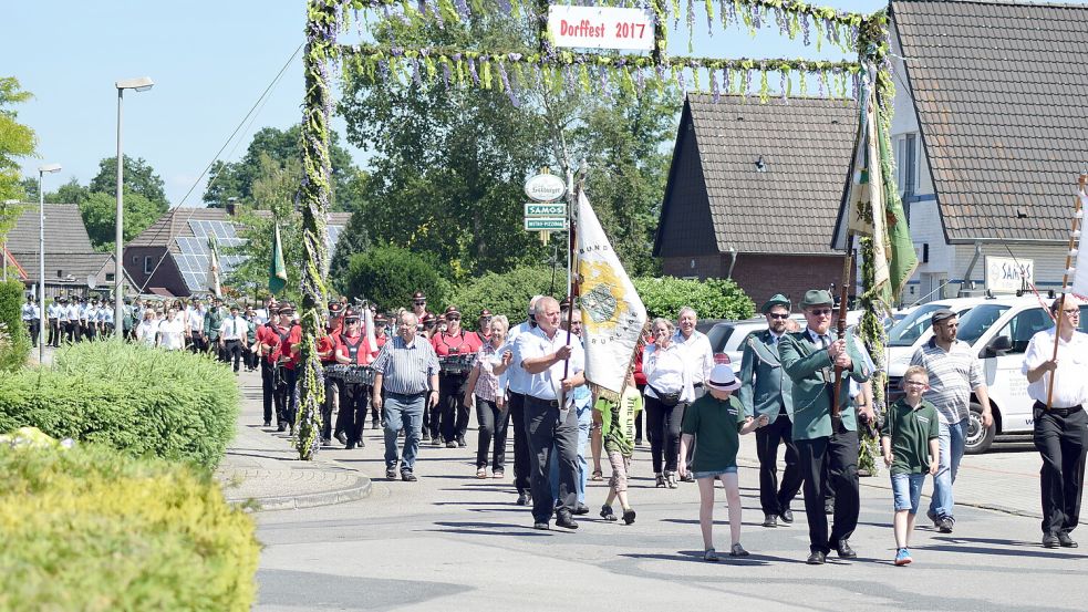 Zum Dorffest in Burlage gehört auch ein Festumzug. Der ist für Sonntag geplant. Archivfoto: Harms