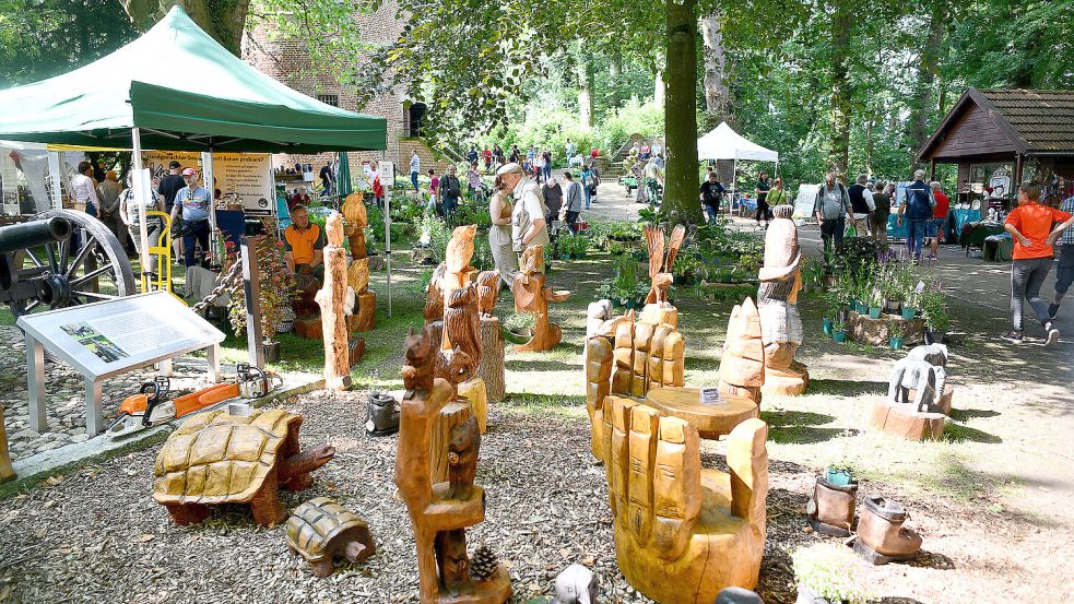 Auch Kunsthandwerk wird beim Burggarten angeboten. Foto: Stromann