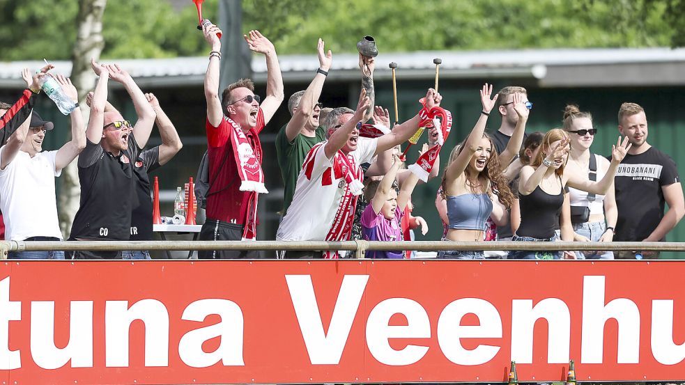 Eine tolle Kulisse dürfte es am Mittwoch in Veenhusen geben. Schon zum Topspiel gegen Bunde II vor wenigen Wochen kamen 700 Zuschauer. Foto: Doden/Emden