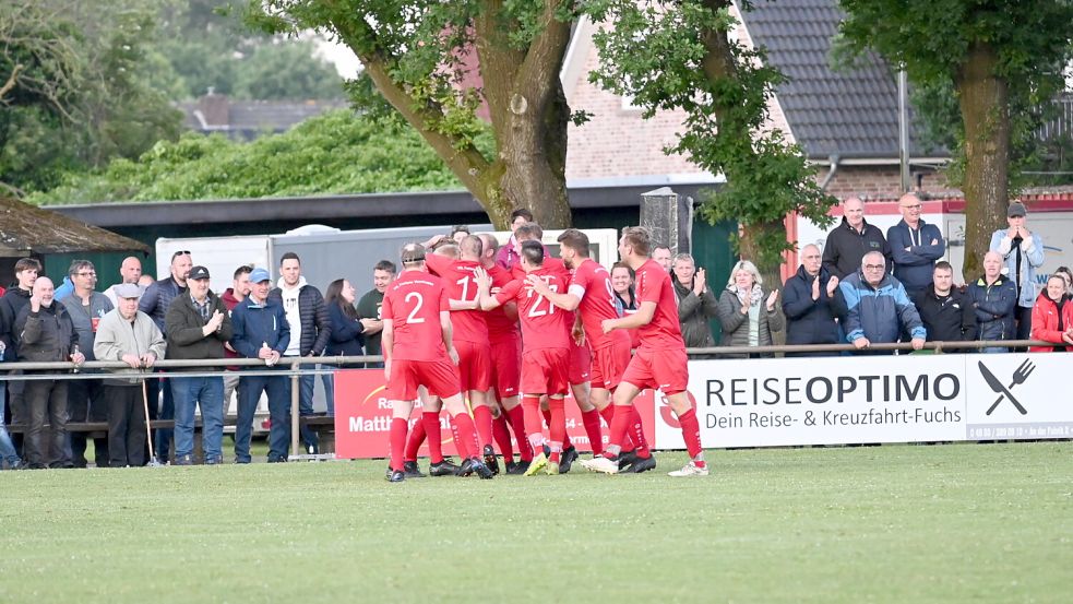 Nach dem 3:1 von Wilke Ammermann in der Nachspielzeit war der Jubel bei den Gastgebern groß. Foto: Lohmann