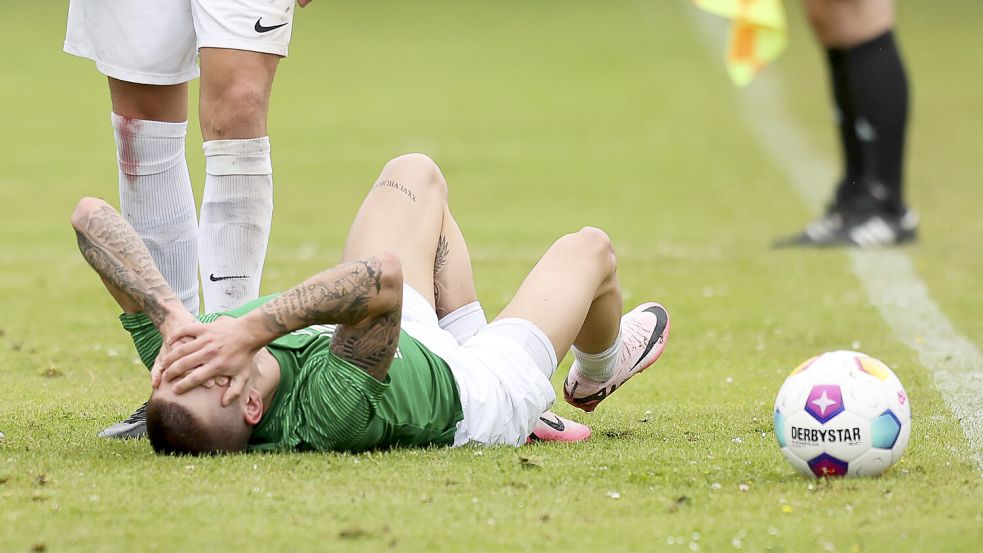 Die Firreler (am Boden Lukas Koch) erwischten keinen guten Tag. Der Traum vom Pokaltriumph platzte schon früh. Fotos: Doden