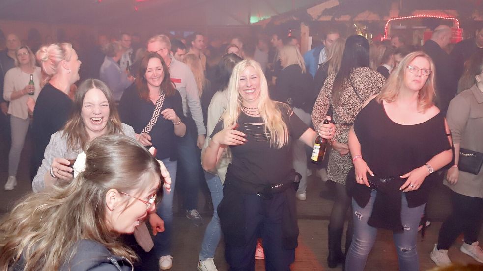 So richtig fetzig rockten die Besucher bei „E`fehn rockt – das Original“ am vergangenen Freitagabend ab. Bilder: Passmann