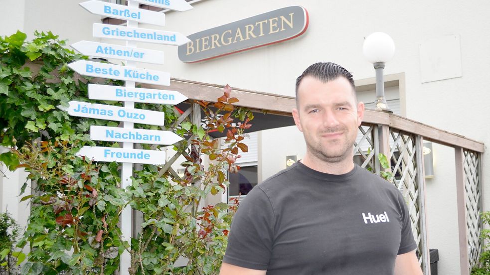 Eine klare Haltung zum Cannabiskonsum in seinem Lokal Zorbas nimmt Stefanos Tsourlianis ein. Der Wirt aus Barßel untersagt das Rauchen von Joints auf seiner Terrasse - aus Rücksicht auf andere Gäste. Foto: Fertig