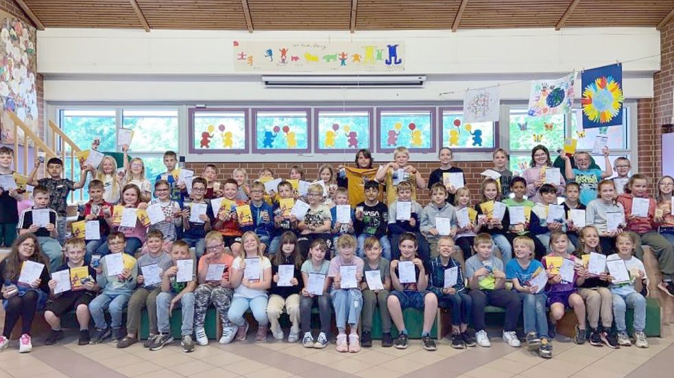 Alle 67 Schülerinnen und Schüler der Grundschule Ramsloh, die am Känguru-Wettbewerb der Mathematik teilgenommen haben, erhielten jetzt eine Urkunde für ihre Leistungen. Foto: GS Ramsloh