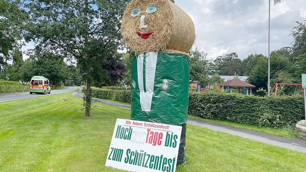 Ausgefeiert: Während des Schützenfestes in Garen im Landkreis Cloppenburg zeigten Besucher sich gegenseitig den Hitlergruß. Foto: G. Meyer