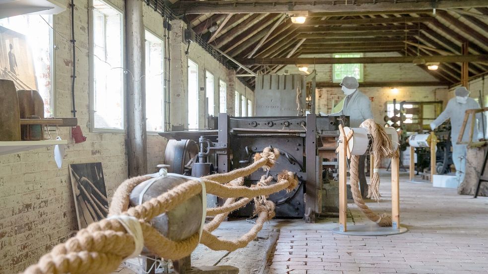 Die „Alte Seilerei“ in Oldersum demonstriert anschaulich die Arbeitstechniken bei der Herstellung von Seilen in einem Handwerksbetrieb. Foto: Martin Stoever Fotografie