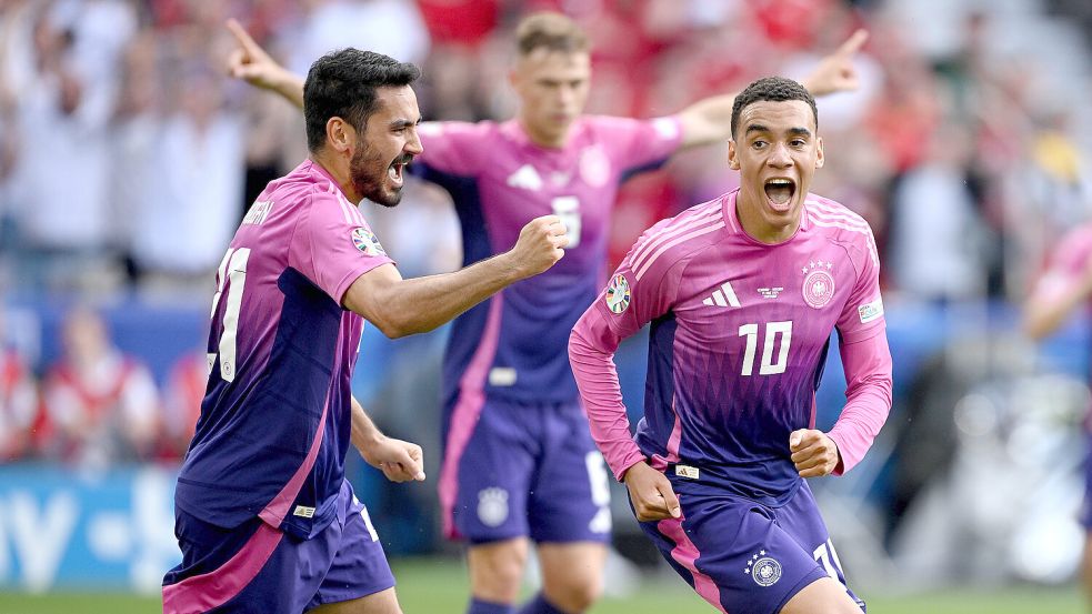 Vorlagengeber und Torschütze zum 1:0: Ilkay Gündogan (links) jubelt mit Jamal Musiala. Foto: imago