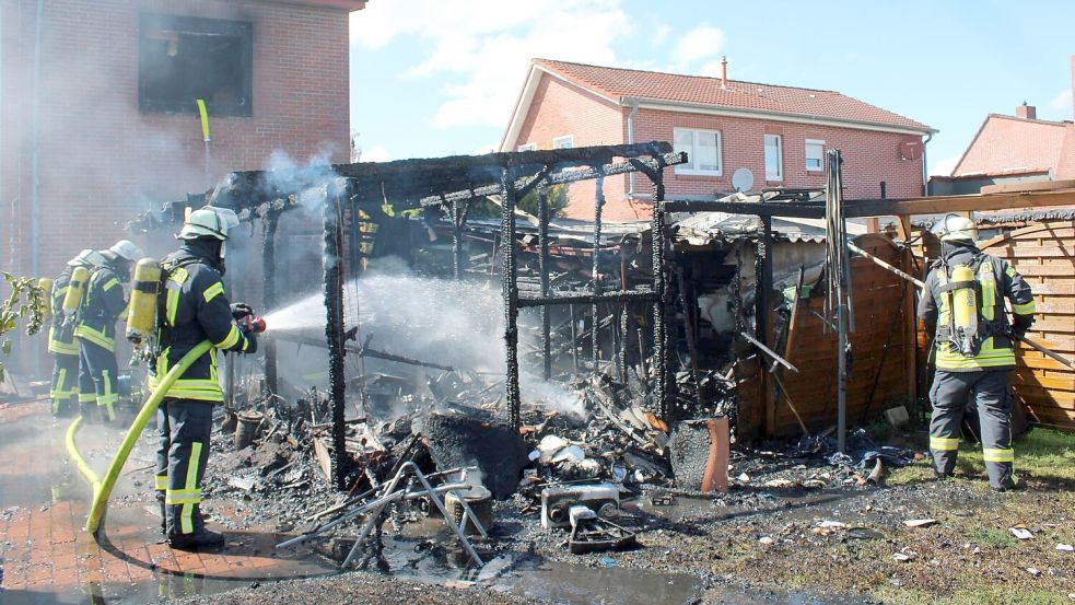 Der Schuppen wurde durch den Brand zerstört.