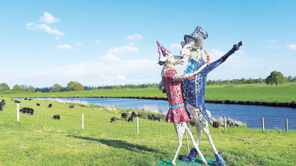 Ein echter Hingucker sind die tanzenden Schafe an der Vreschen Bokeler Brücke. Foto: Apen Touristik