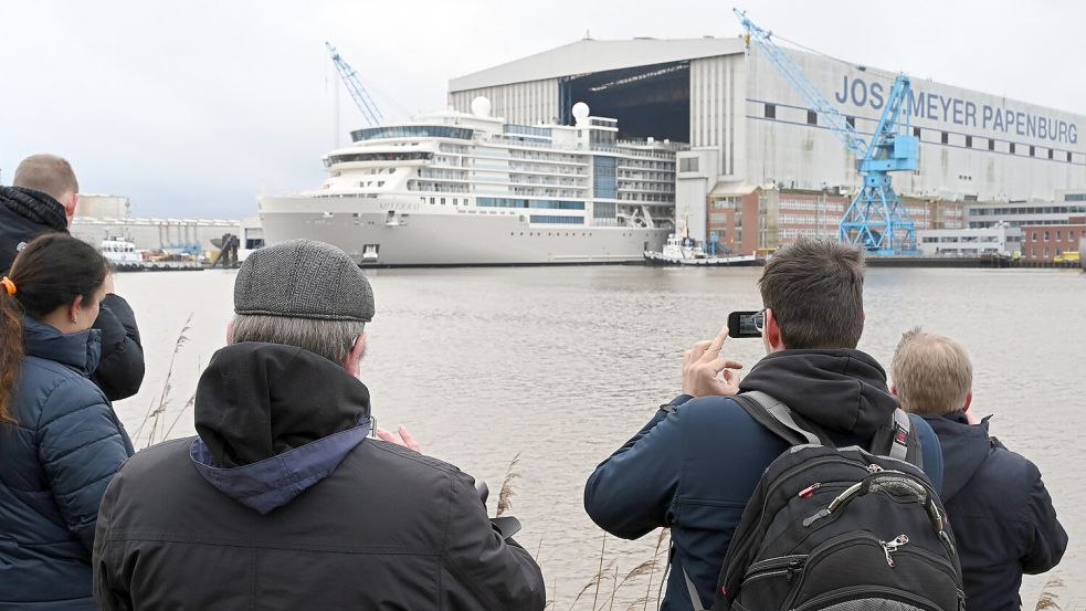 Kann die Meyer Werft in Papenburg gerettet werden? Aktuell ist das noch ungewiss. Foto: dpa/Lars Penning