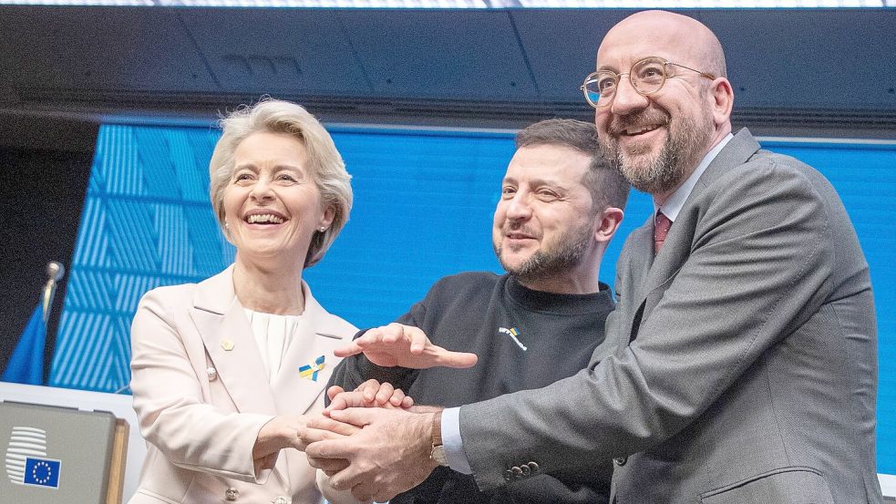 EU-Kommissionpräsidentin Ursula Von der Leyen (l-r), der ukrainische Präsident Wolodymyr Selenskyj und EU-Ratspräsident Charles Michel in Februar 2023. Foto: Nicolas Maeterlinck/BELGA/dpa