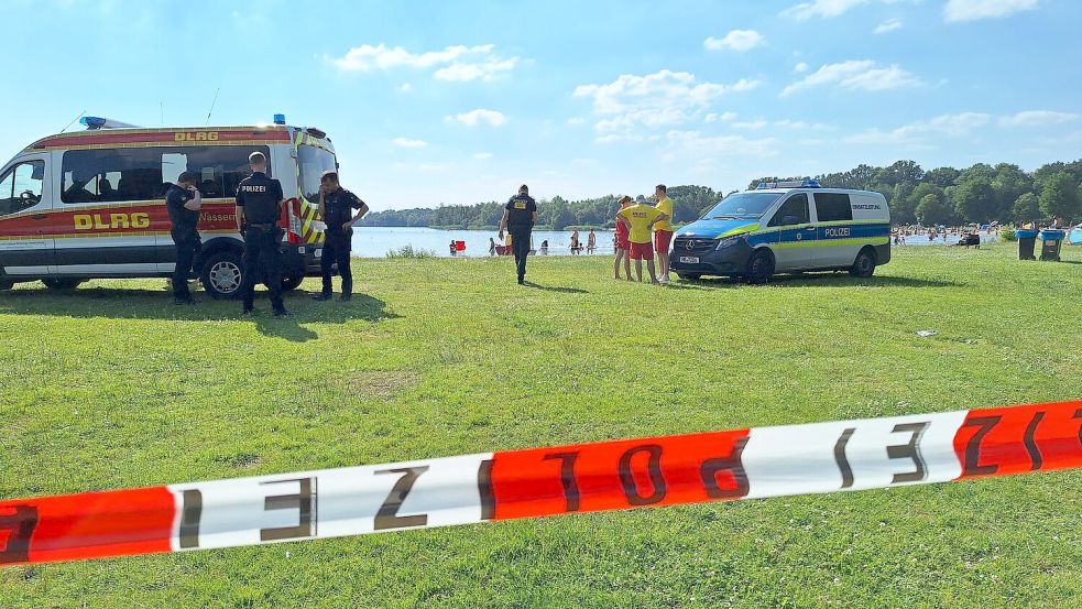 Bei einem Badeunfall am Grambker Sportparksee sind drei Kinder gerettet worden. Foto: NWM-TV