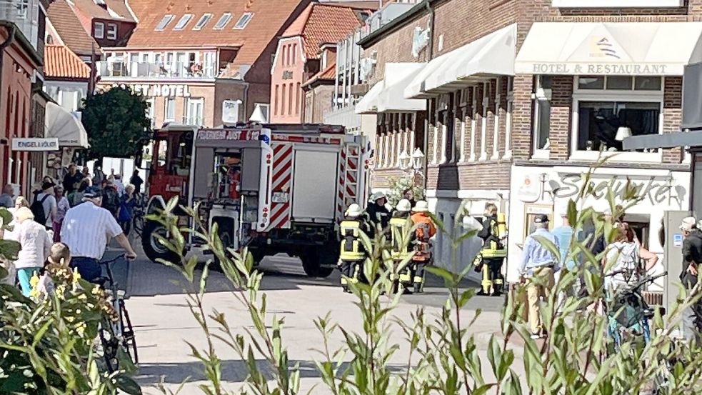 Der Einsatzort lag an Juists zentraler Kreuzung.