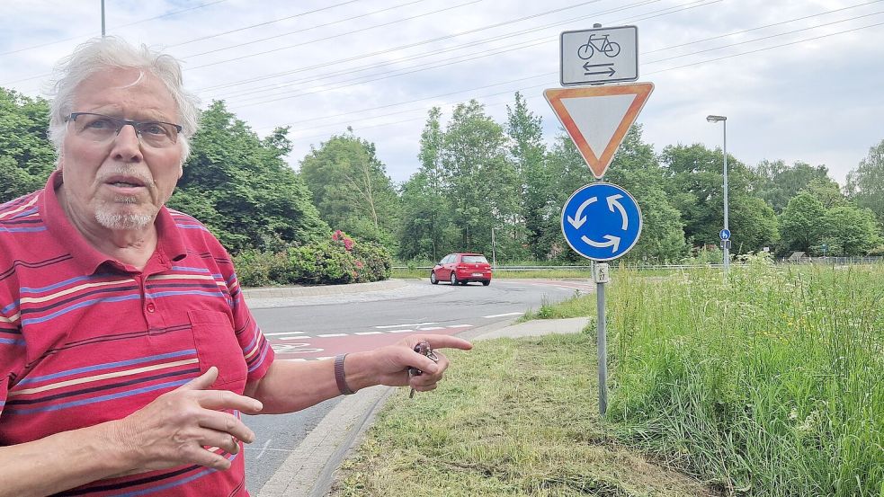 Der Stapelmoorer Ortsvorsteher lässt nicht locker: Bernhard Siemons setzt sich dafür ein, dass der Kreisel in Stapelmoor durch eine geänderte Beschilderung sicherer wird, insbesondere für Fahrradfahrer. Archivbild: Gettkowski