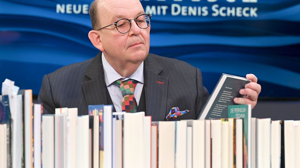 Denis Scheck, ARD-Literaturkritiker, präsentiert während der Frankfurter Buchmesse auf der ARD-Buchmessenbühne in der Festhalle ein „Best of Druckfrisch“. Foto: dpa/picture-alliance