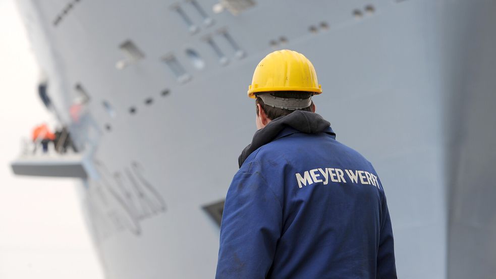 Die Meyer Werft in Papenburg ist in eine bedrohliche wirtschaftliche Schieflage geraten. Kann eine Rettung gelingen? Foto: Ingo Wagner/dpa