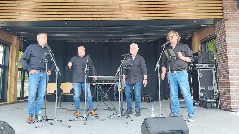 Das Barbershop-Quartett „Friesisch Herb“ sorgte mit Liedern unterschiedlicher Musikgenres für gute Stimmung. Foto: Scherzer