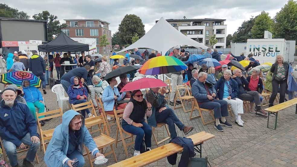 Trotz des zeitweise schlechten Wetters war die Veranstaltung gut besucht. Foto: Scherzer