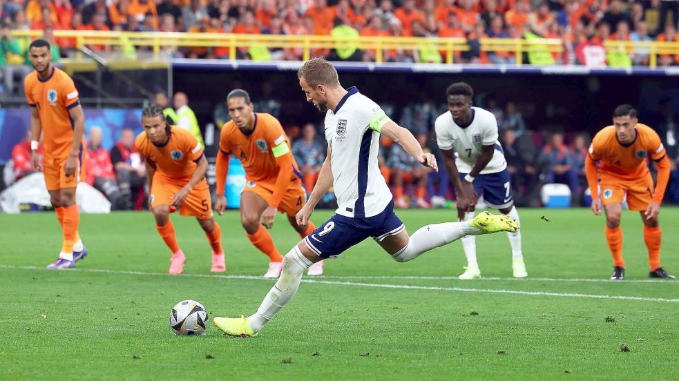 Englands Harry Kane traf gegen die Niederlande per Foulelfmeter zum 1:1. Foto: Friso Gentsch/dpa