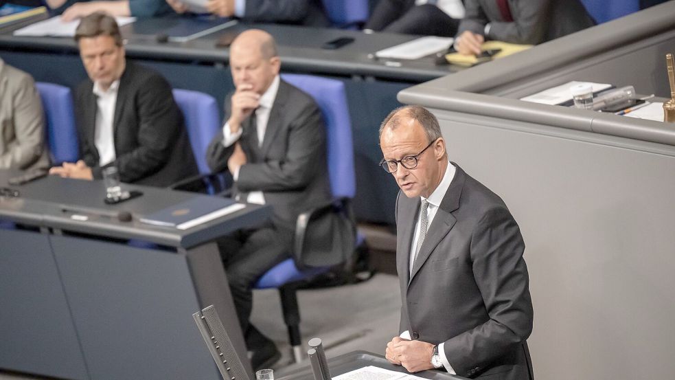Habeck, Scholz und Lindner - die drei Politiker dürften 2025 um das Kanzleramt kämpfen. (Archivbild) Foto: Michael Kappeler/dpa