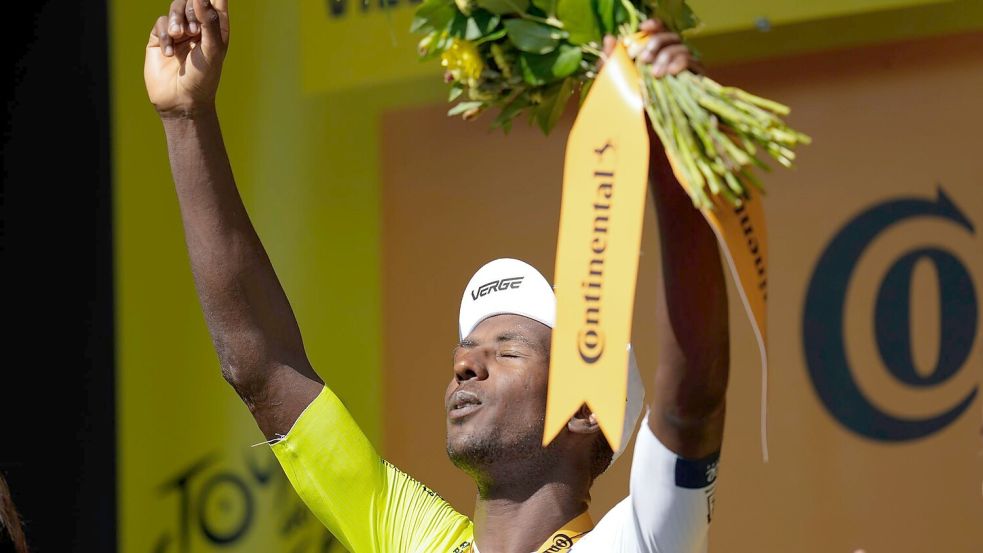 Es ist bereits der dritte Sprint-Sieg für Biniam Girmay von Intermarche Wanty. Foto: Jerome Delay/AP/dpa