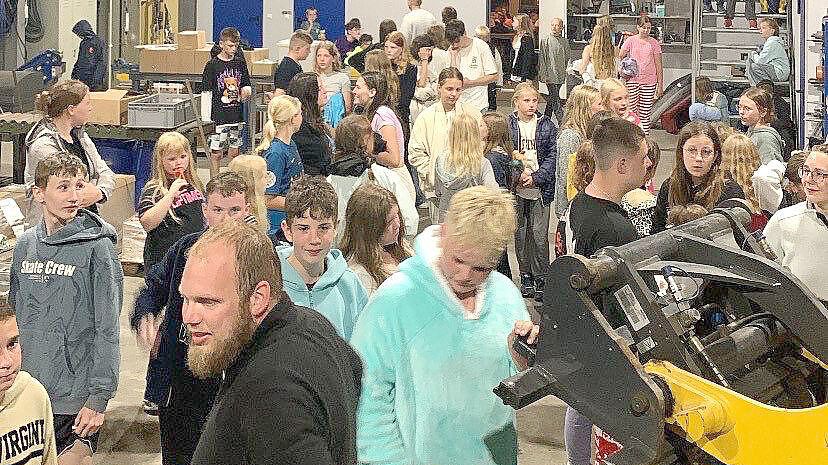 In einer Halle der Firma Söffge fanden die Kinder und Betreuer Unterschlupf. Foto: privat