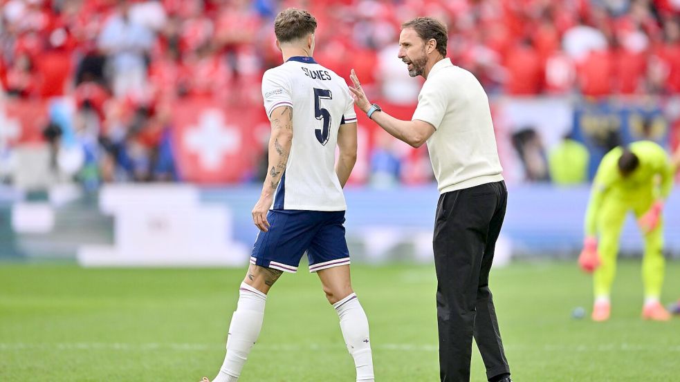 Southgate mit seinem Vertrauten, Verteidiger John Stones. Foto: Marius Becker/dpa