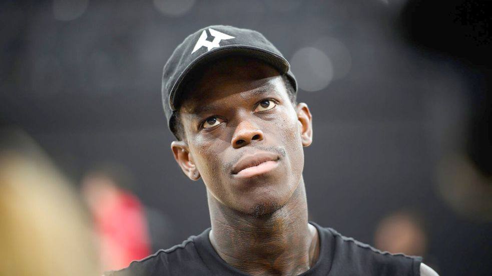 Dennis Schröder weiß nicht, ob er bei Olympia 2028 noch am Ball sein wird. Foto: Gregor Fischer/dpa