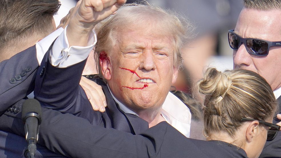 Donald Trump wurde leicht am Ohr verletzt. Foto: dpa/Gene J. Puskar