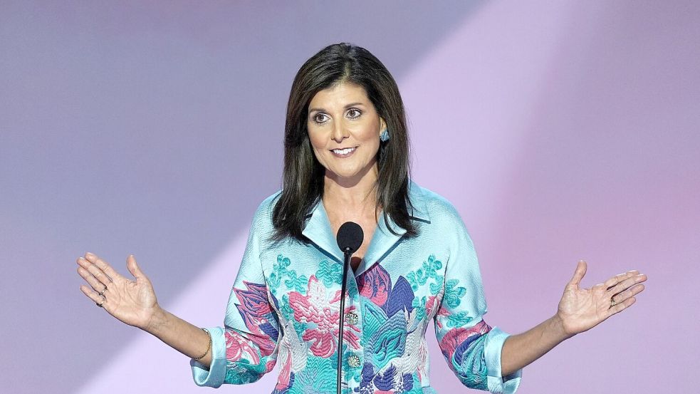 „Ich bin heute Abend hier, weil wir ein Land zu retten haben“. sagt Trumps einstige Konkurrentin im Vorwahlkampf, Nikki Haley, beim Parteitag der Republikaner. Foto: J. Scott Applewhite/AP