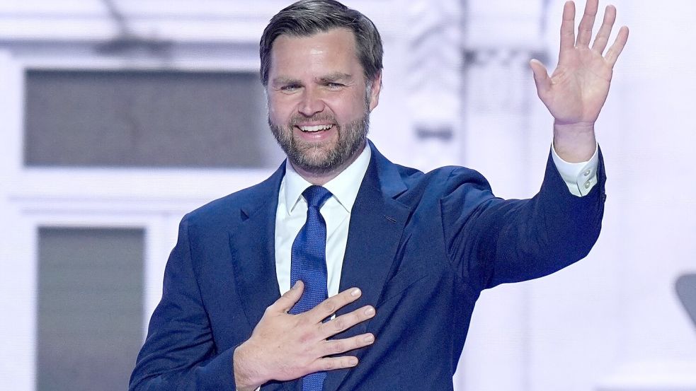 Vance wird beim Parteitag vom Publikum gefeiert. Foto: J. Scott Applewhite/AP/dpa