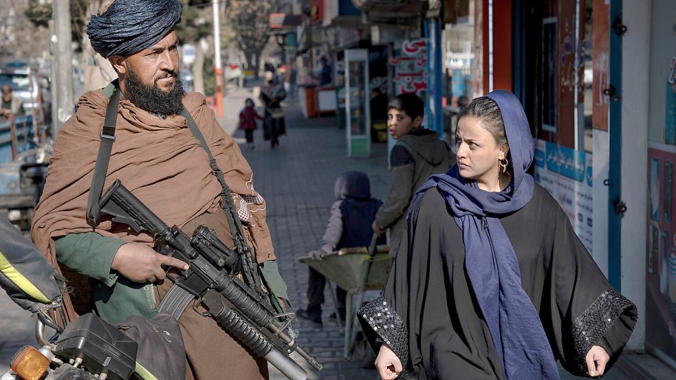 Schreckensherrschaft der Taliban: Frauen in Afghanistan erleben tagtäglich Diskriminierung. Foto: picture alliance/dpa/AP/Ebrahim Noroozi